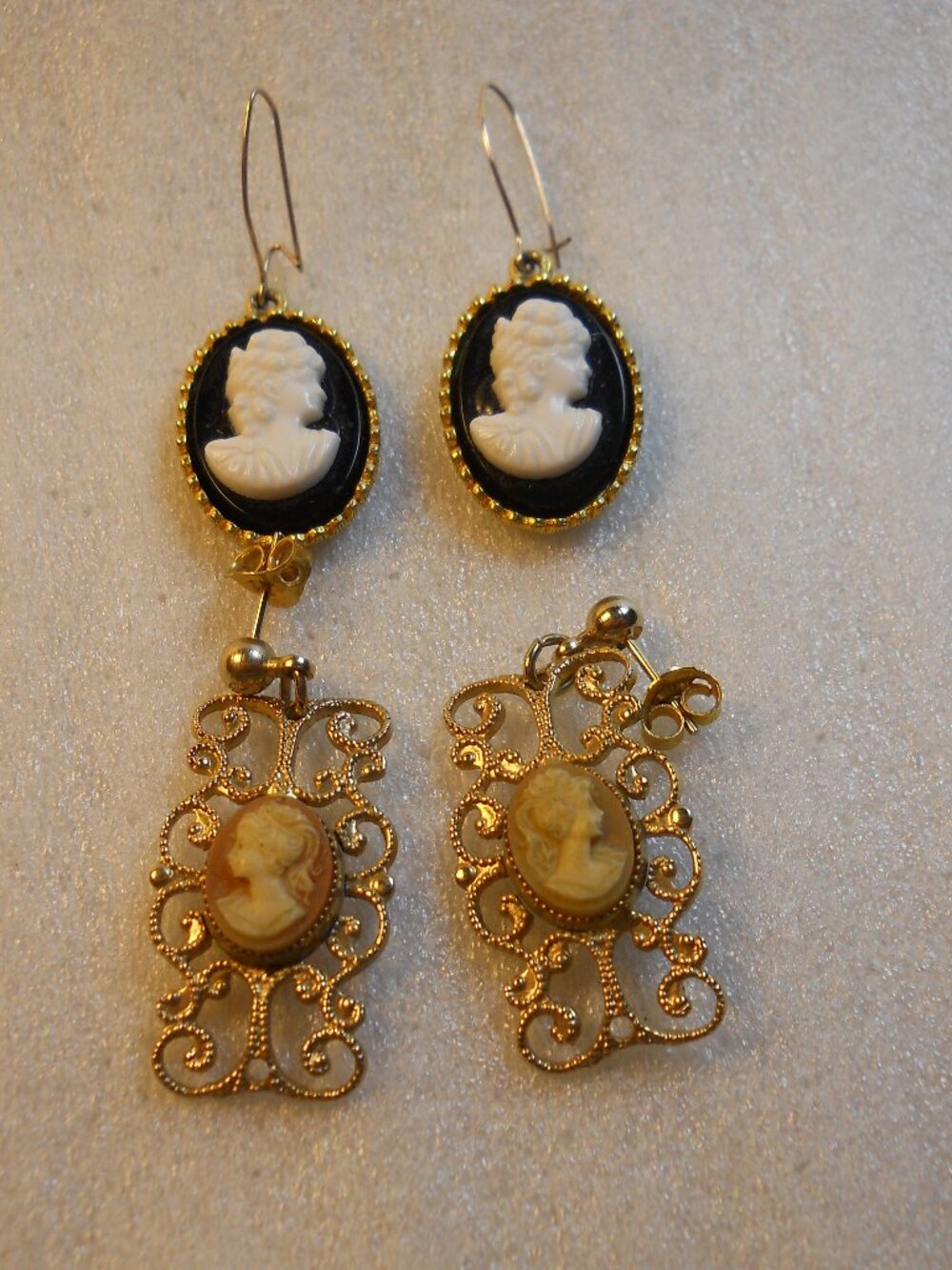 *SALE*  Cameo Earrings (2)  1125